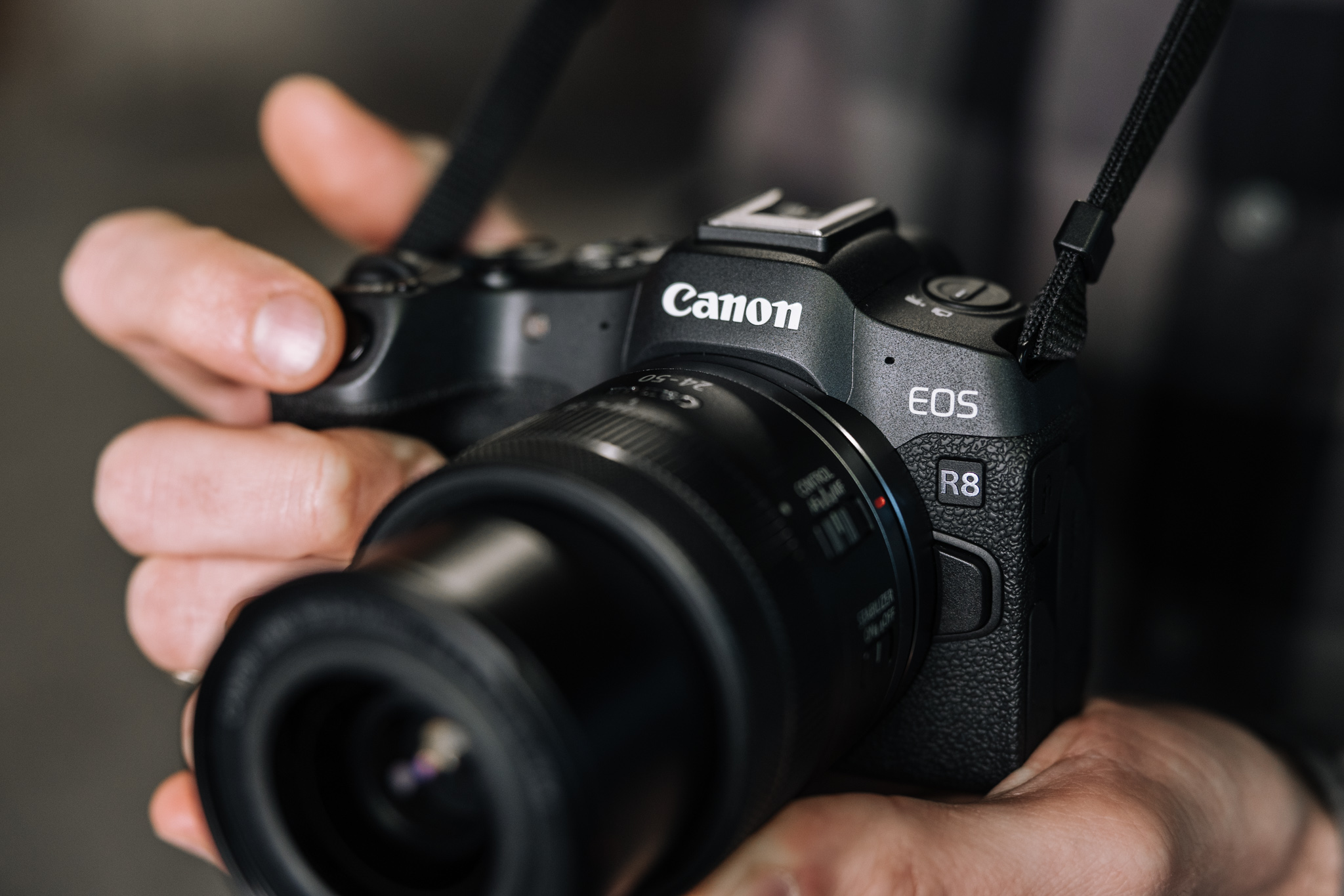 aparat canon eos r8